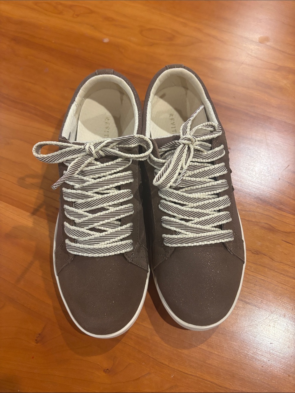 REVITALIGN Orthotic Star Studded  Canvas Sneakers 8.5 Med Width